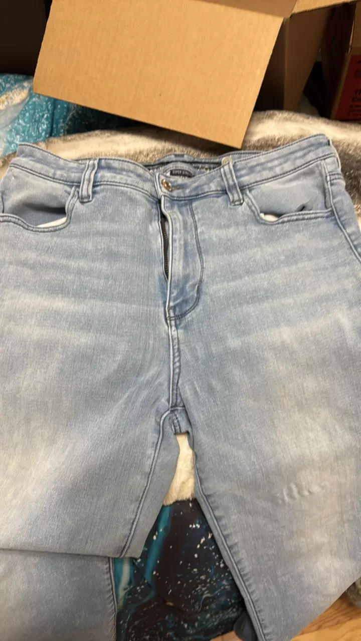 plant/Women Preloved American eagle jeans.-0