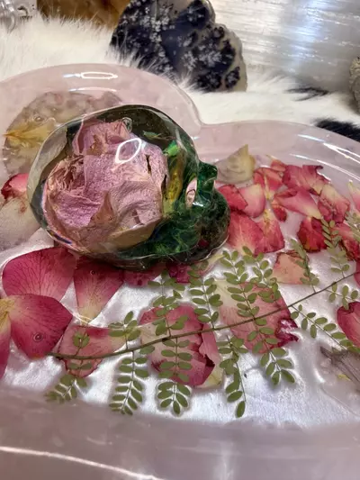 plant/Small skull paperweight-2-thumbnail