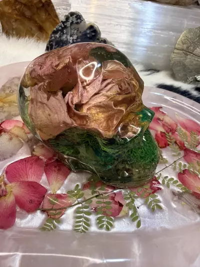 plant/Medium skull paperweight-1-thumbnail