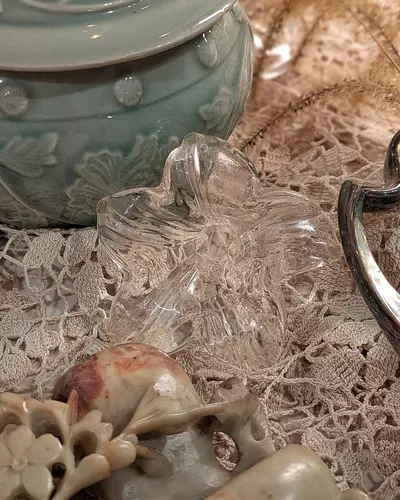 plant/clear glass flower bud vase / shelf sitter-1-thumbnail