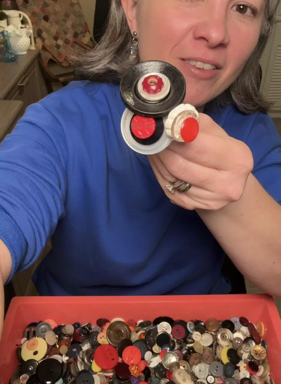 plant/Red, Black & White  Vintahe Button  Bouquet-2