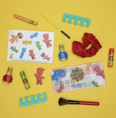 plant/Caboodles x Sour Patch Kids Train Case-5-thumbnail