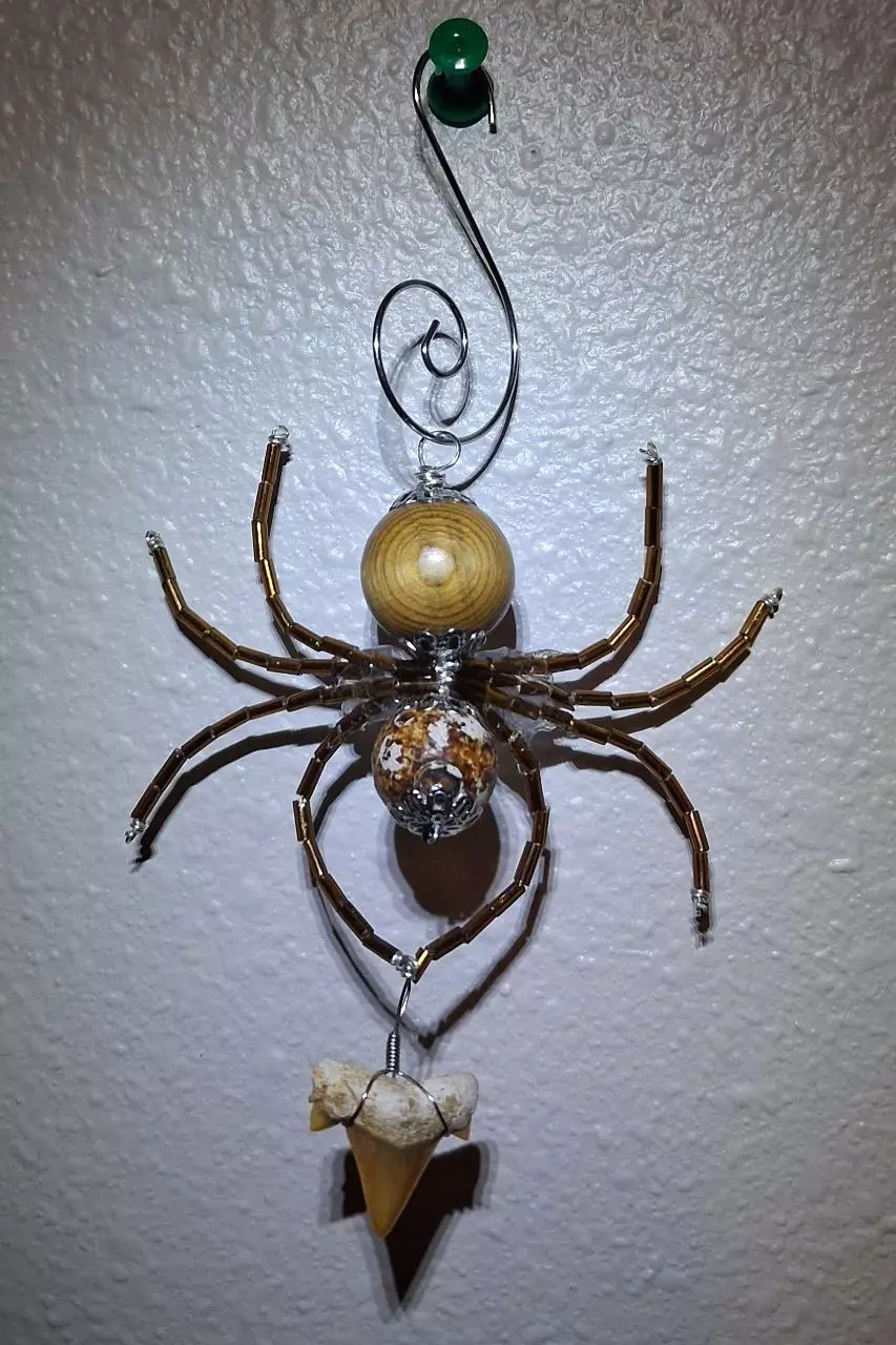 plant/Spider ornament w/ shark tooth-0