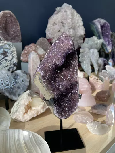 plant/Amethyst open cut base on stand-0-thumbnail
