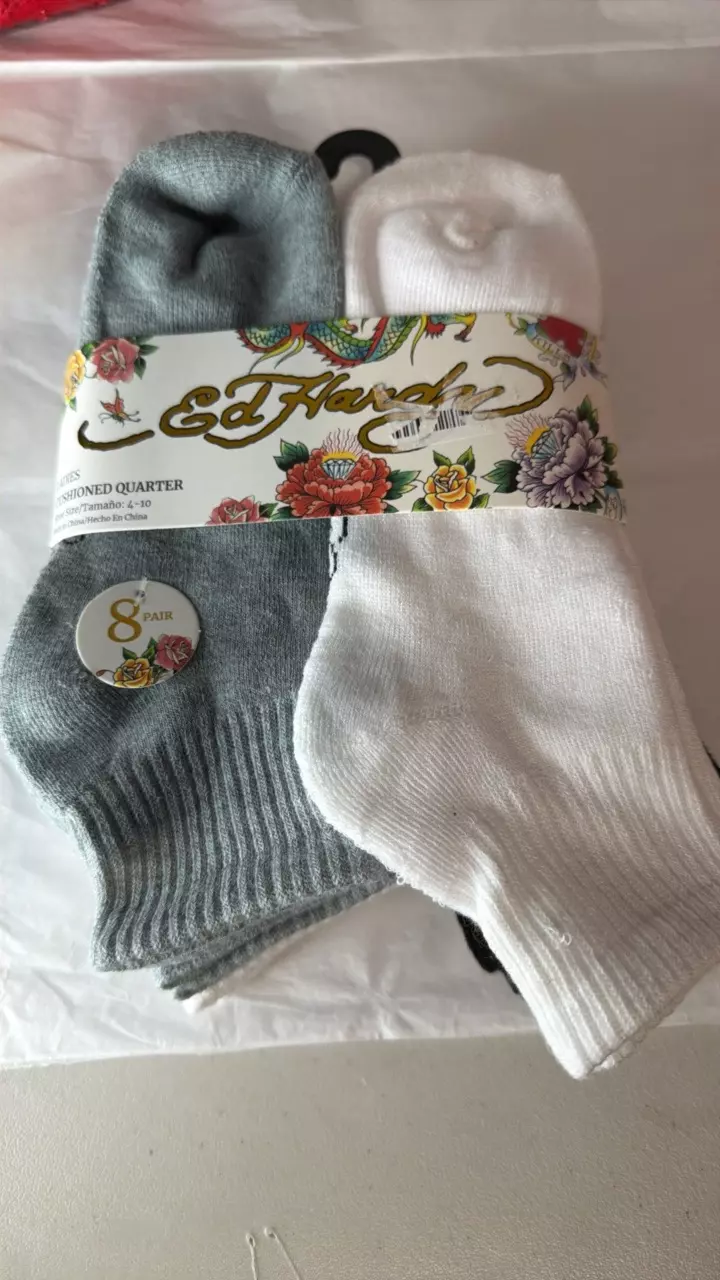 plant/Ed Hardy 8 pairs of socks size 4-10-0