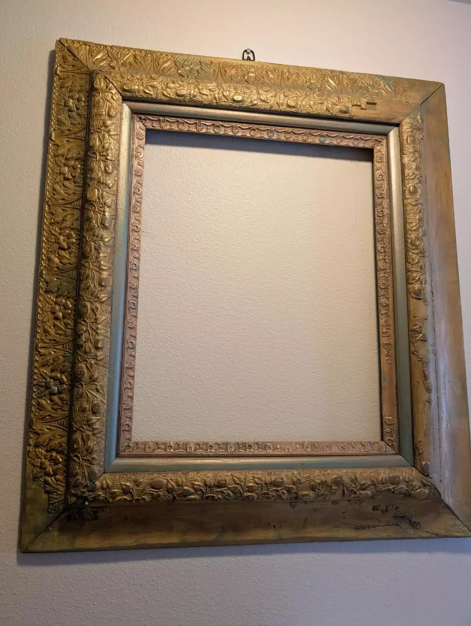 plant/Antique picture frame rustic ware 28x32-0