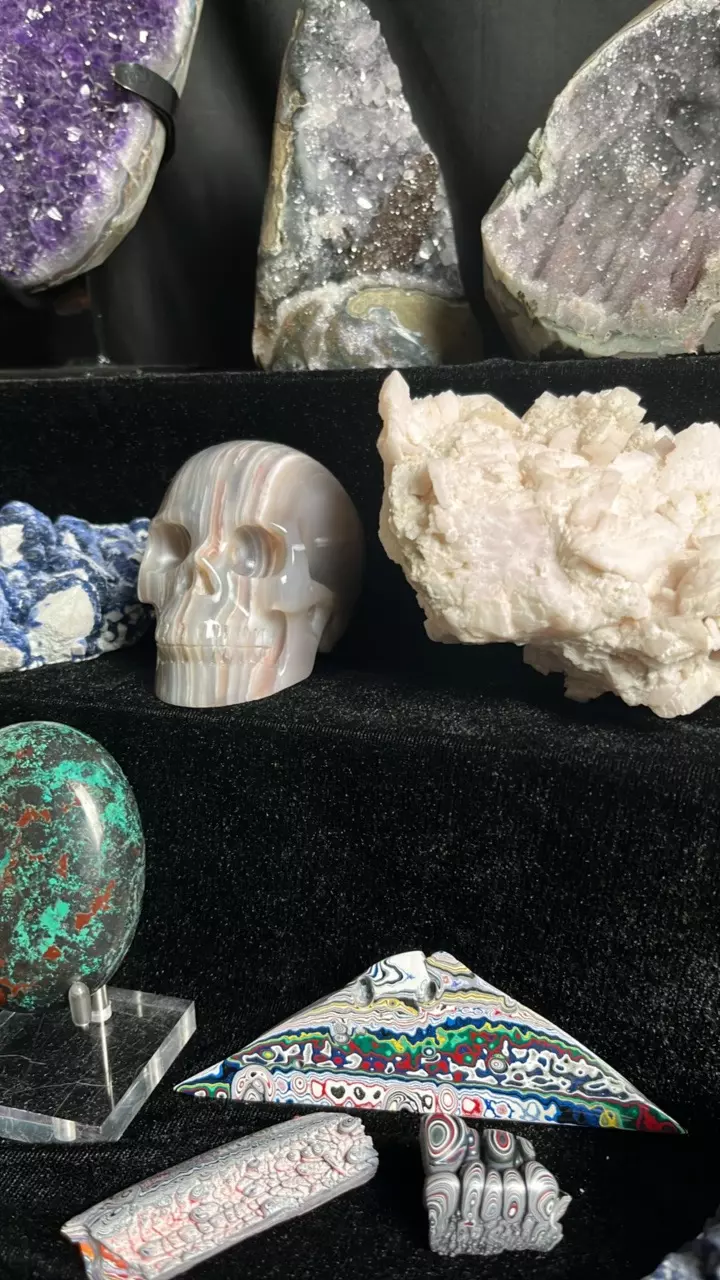 Happy Monday! Crystals & Chill!