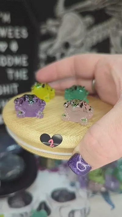 plant/UV resin frogs-0-thumbnail