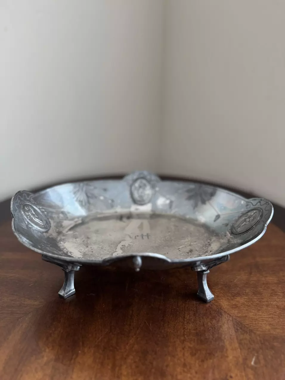 plant/Meriden B. Co. Brittania metal serving tray-1