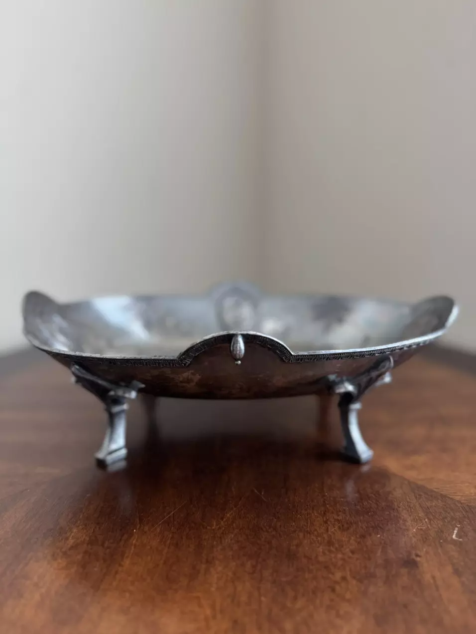 plant/Meriden B. Co. Brittania metal serving tray-0