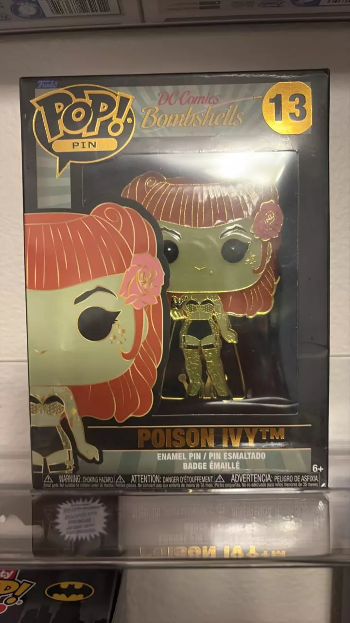 plant/bombshell poison ivy Funko pin-0