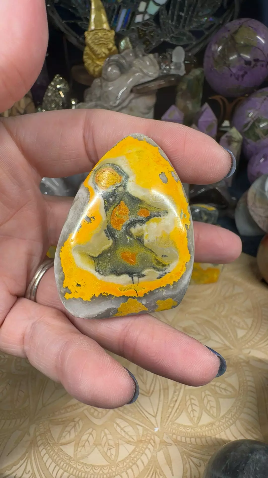 plant/Bumblebee Jasper Freeform 18H-0