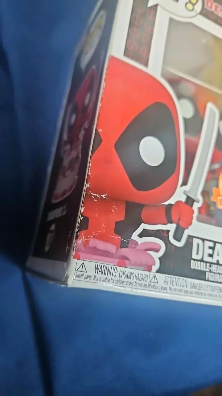 plant/Funko Pop! Marvel 7/11 Exclusive 30th Anniversary Deadpool in Birthday Cake #776-1