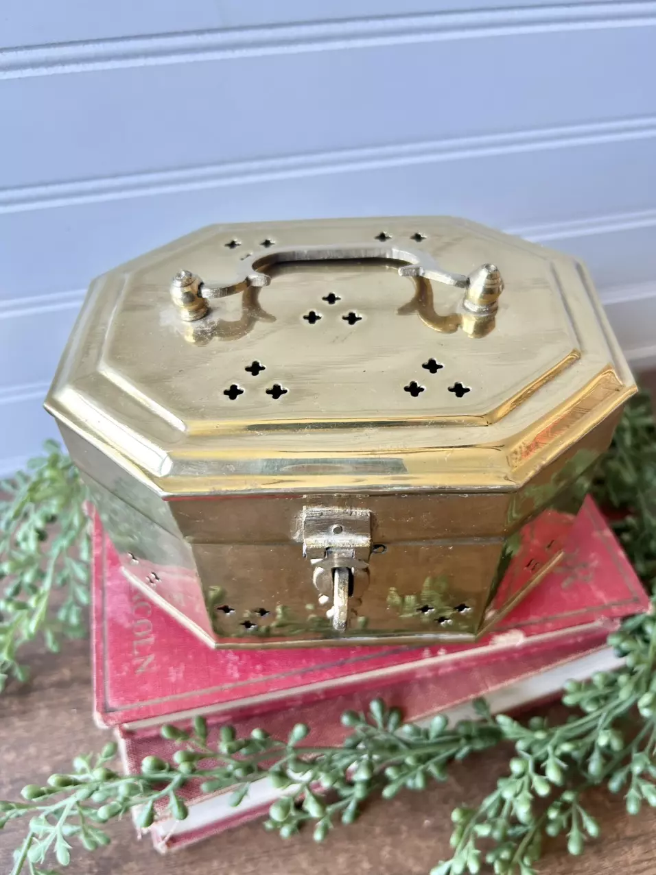 plant/Marge brass cricket box-1