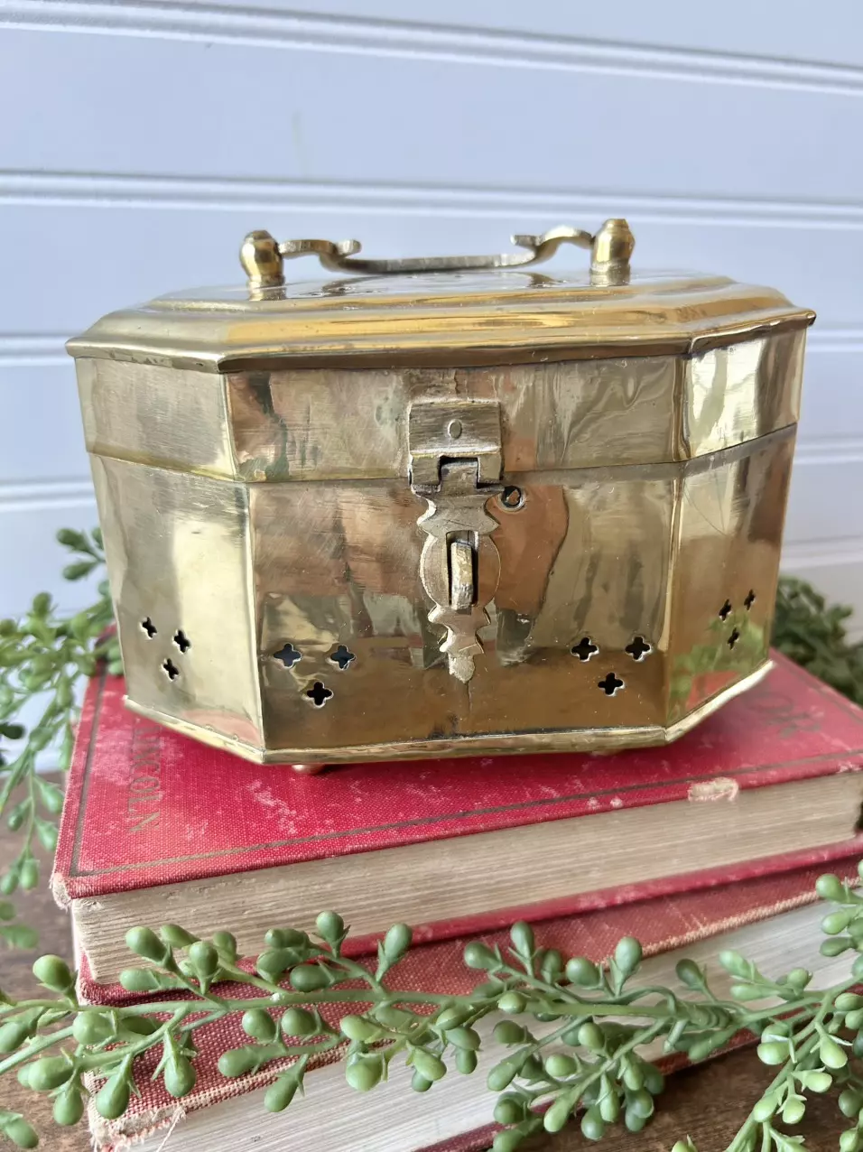 plant/Marge brass cricket box-0