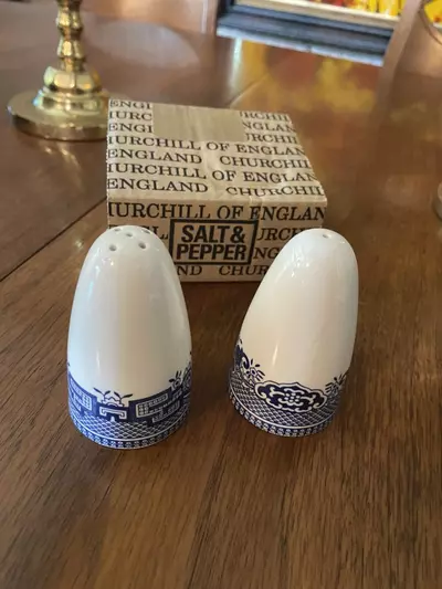 plant/Churchill Blue Willow Salt & Pepper Shakers-0-thumbnail