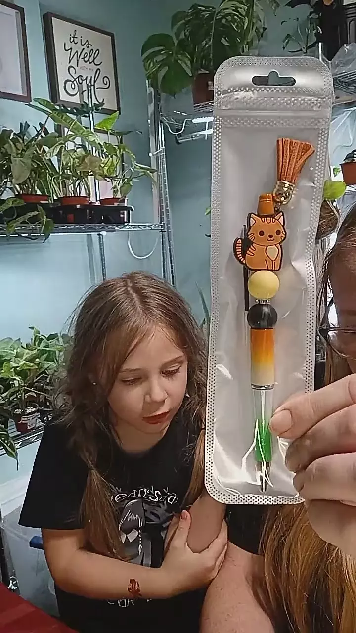 plant/orange kitty pen-0