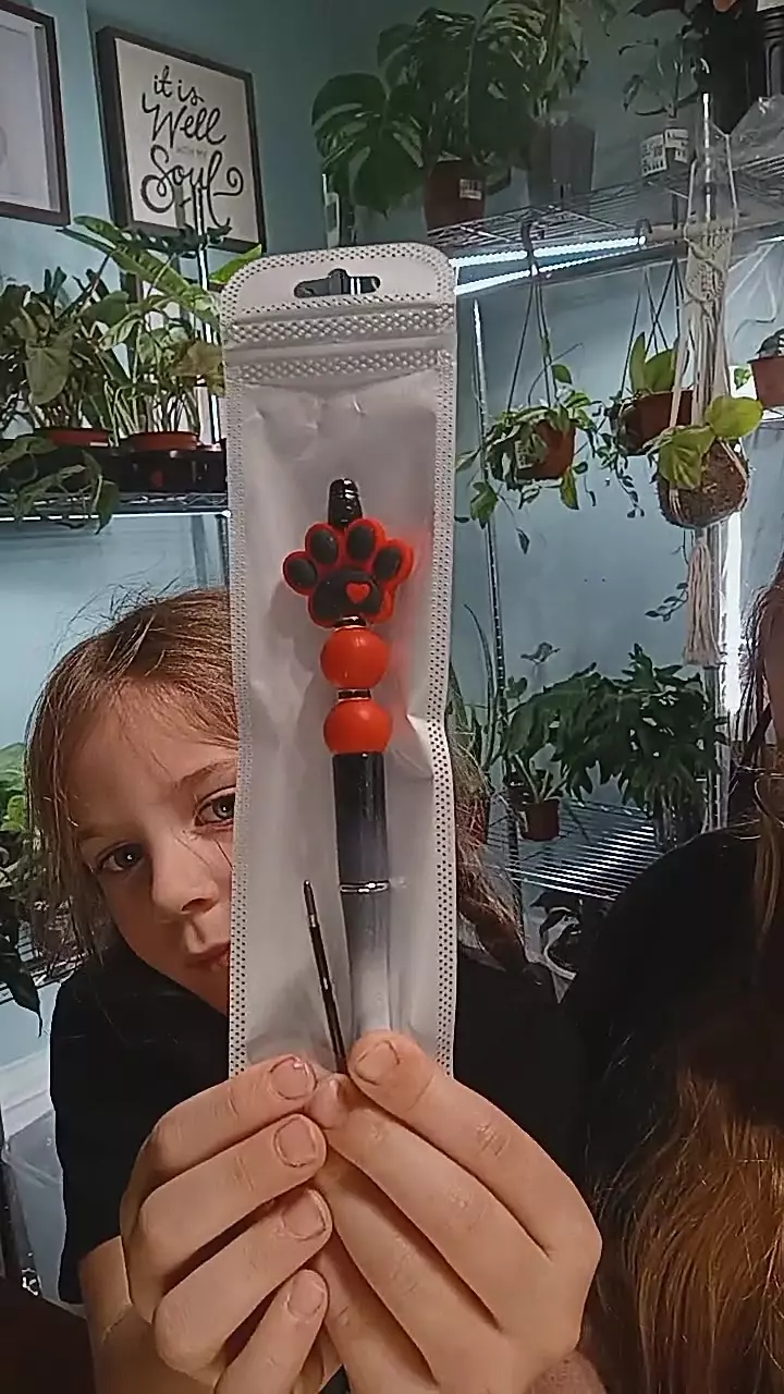 plant/pawprint pen-0