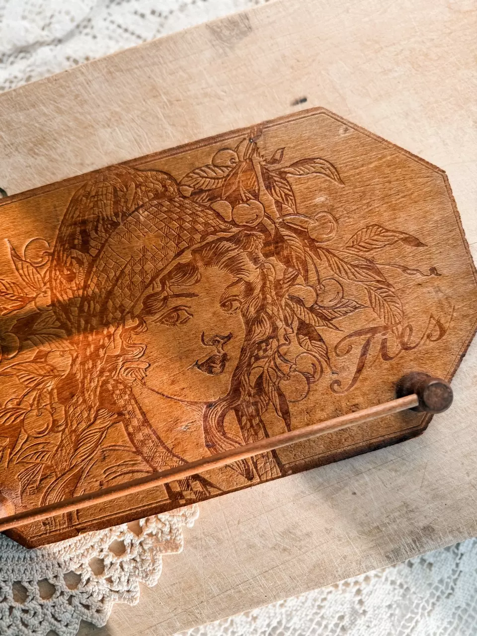 plant/Antique Tie Rack-0