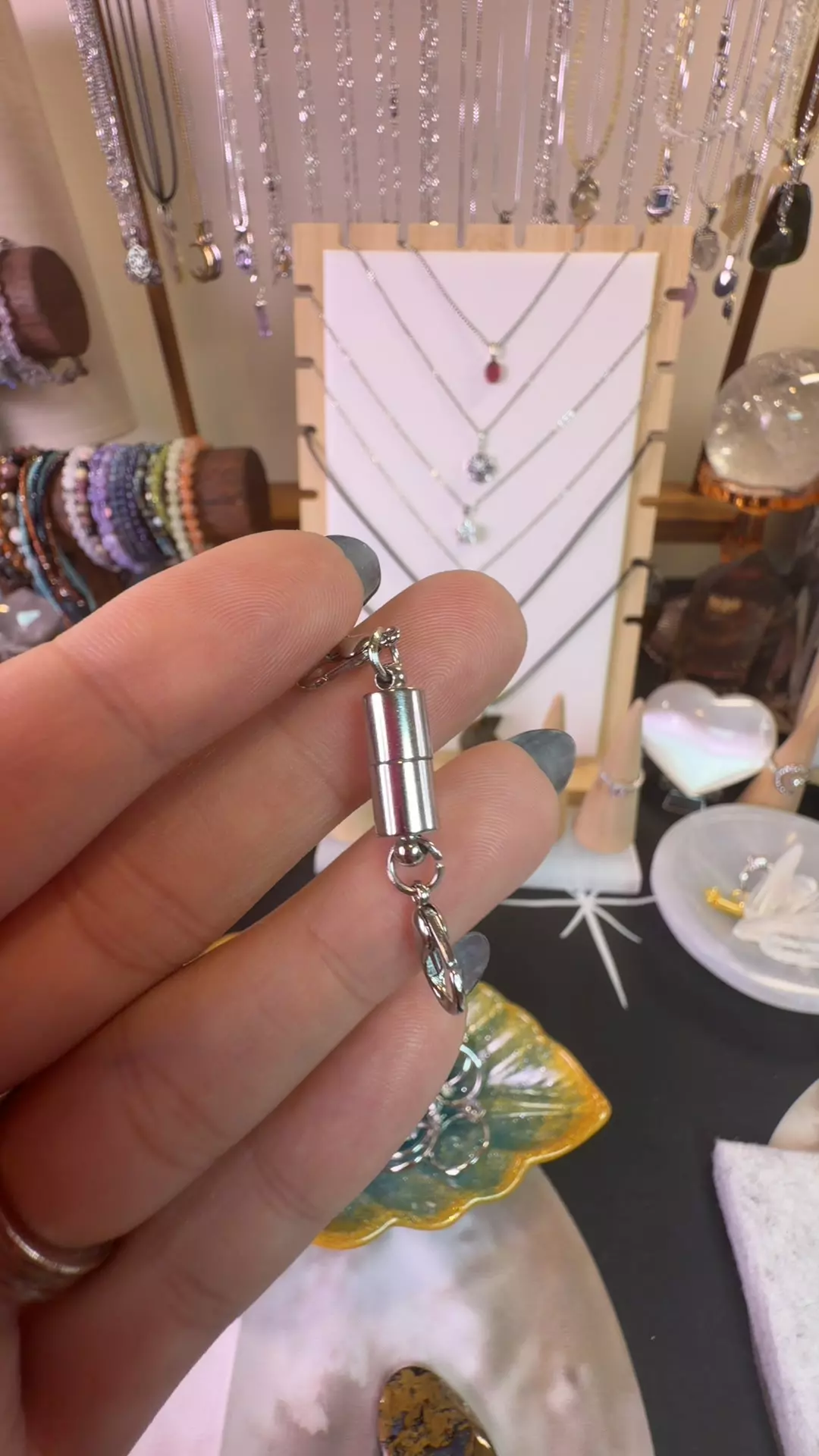 plant/silver necklace magnet-0