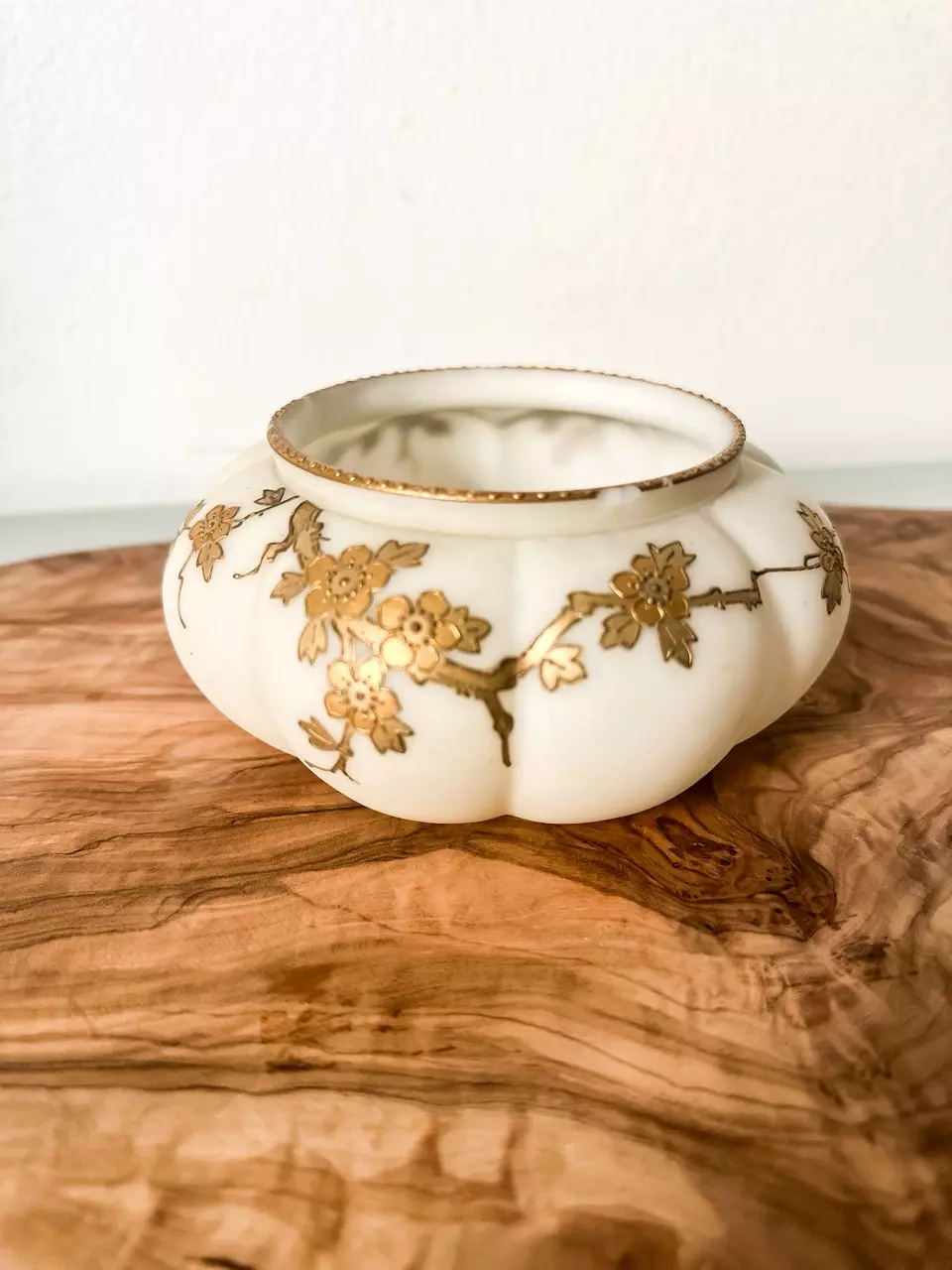 plant/Antique 19th century opaline salt dip-0