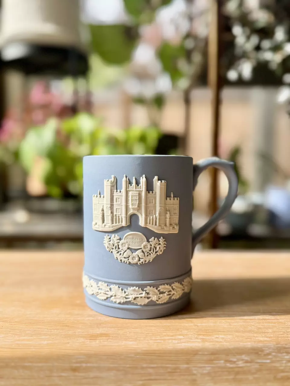 plant/Mug - Hampton Court Christmas 1976-0
