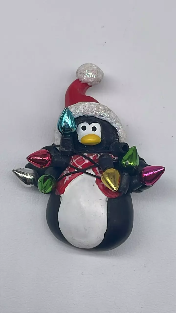 plant/Vtg penguin brooch-0