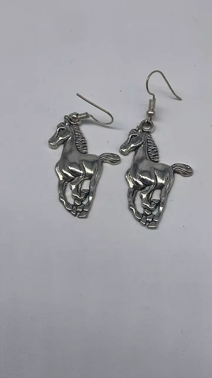 plant/Running horse silver tone earrings-0