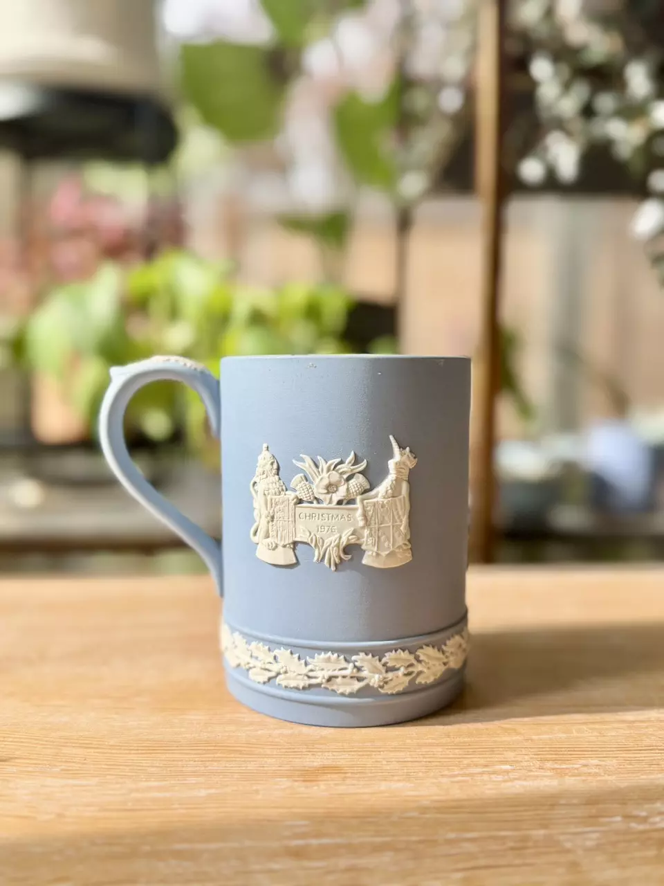 plant/Mug - Hampton Court Christmas 1976-1