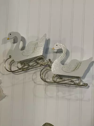 plant/Wodden Swan Sleighs-0-thumbnail