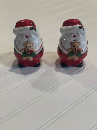 plant/Santa S+P shakers-0-thumbnail