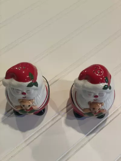 plant/Santa S+P shakers-1-thumbnail