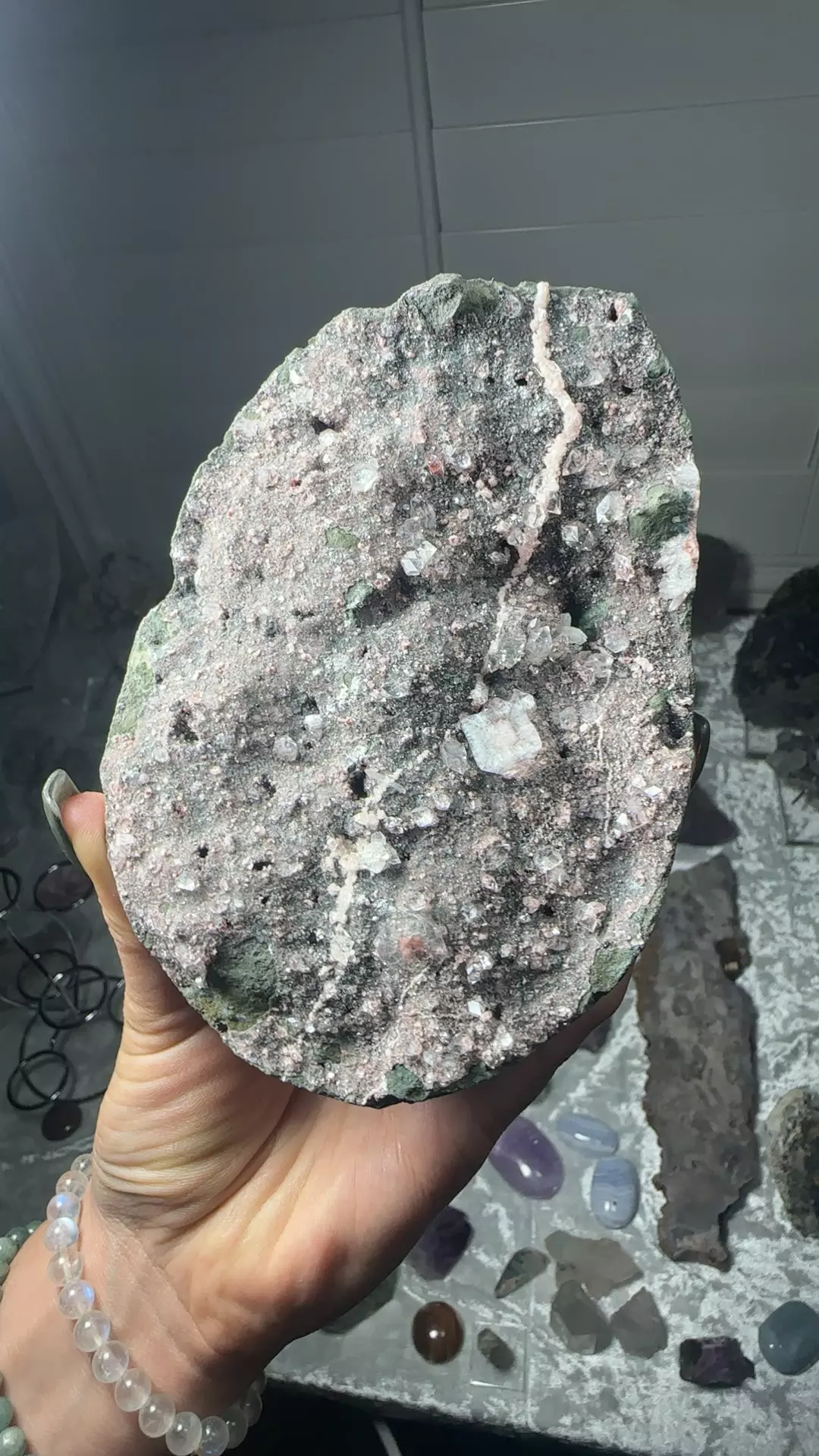 plant/Apophyllite hematite chlorite-0