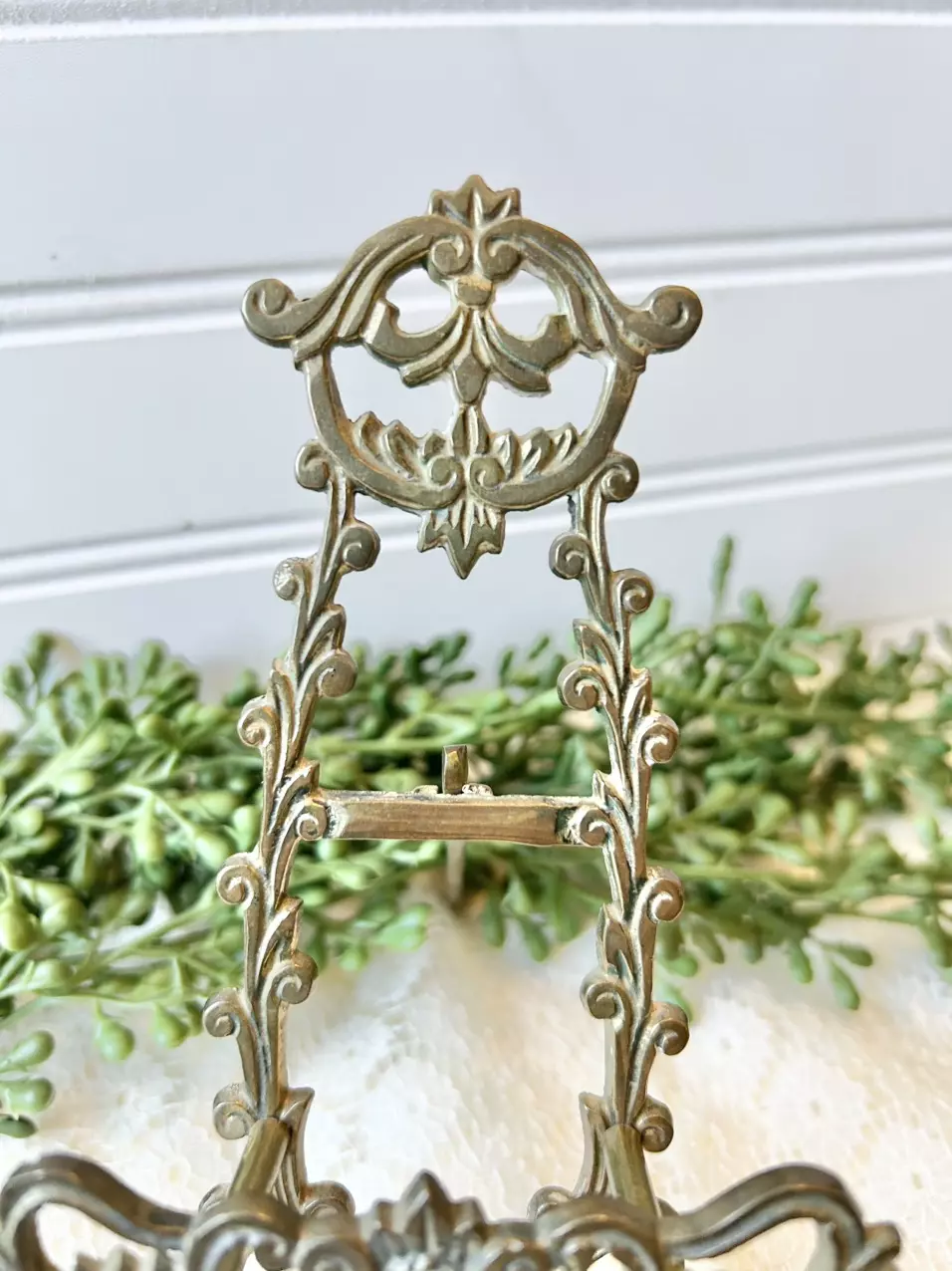 plant/solid brass easel-1