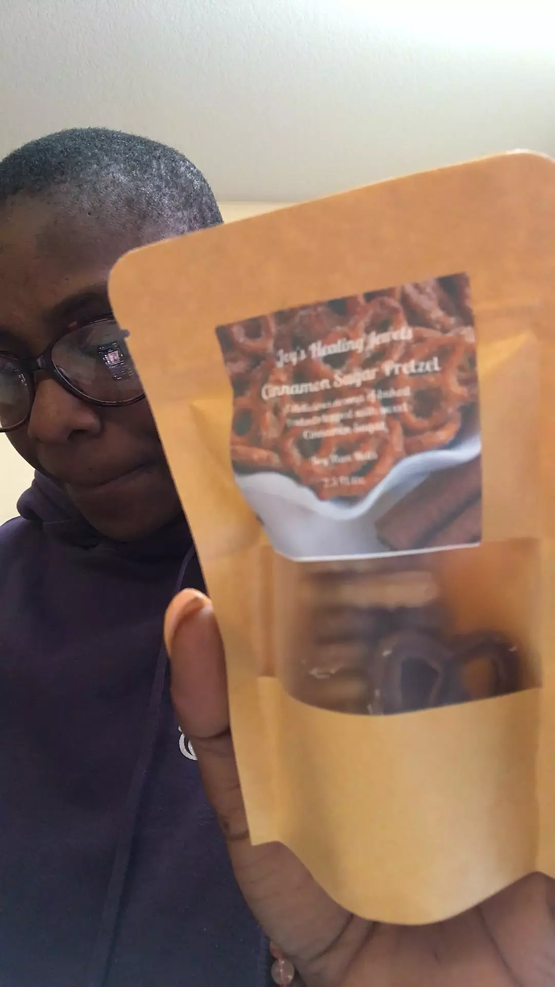 plant/cinnamon sugar pretzel melts-0