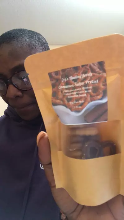 plant/cinnamon sugar pretzel melts-0-thumbnail