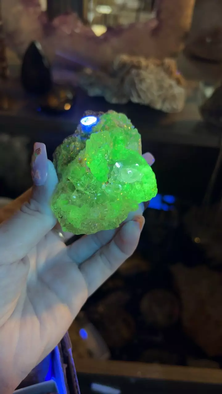 plant/Hyalite opal-0