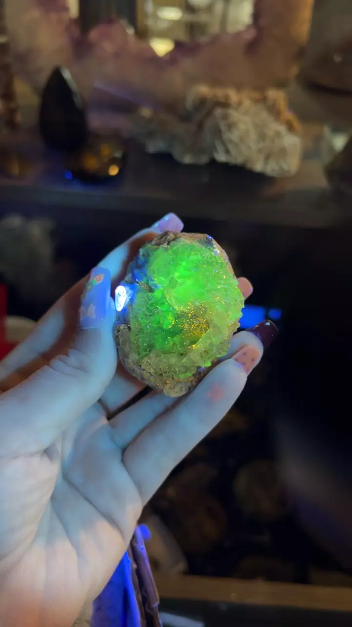 plant/Hyalite opal-0