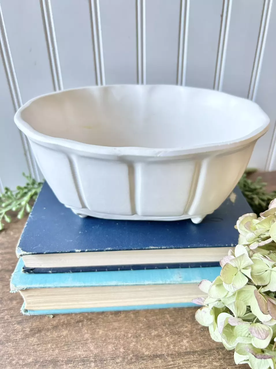 plant/Vintage McCoy cream planter 7 1/4x4x6-1