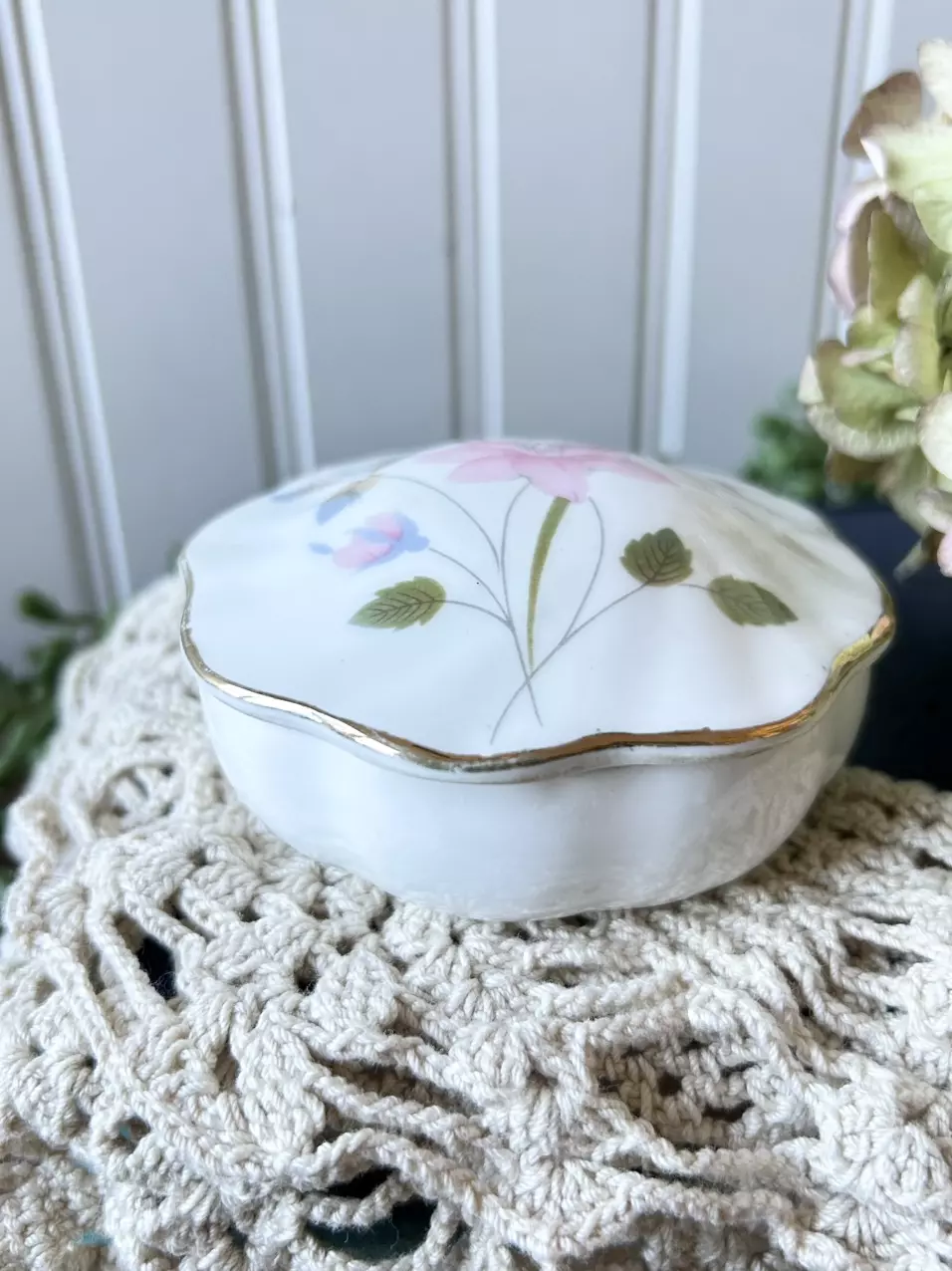 plant/Hand painted porcelain trinket box 3 1/2x 2-1