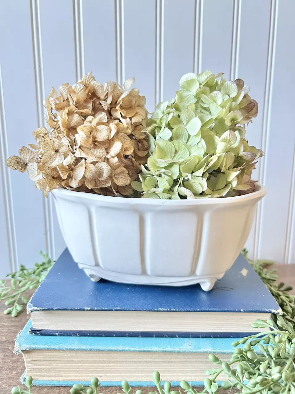 plant/Vintage McCoy cream planter 7 1/4x4x6-0