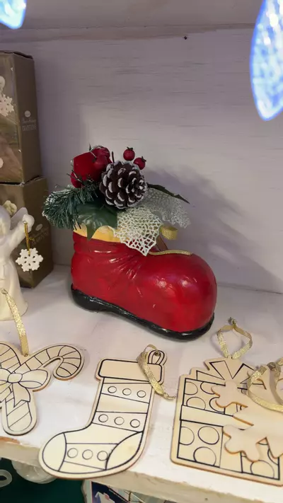 plant/Vintage Santa boot-0-thumbnail