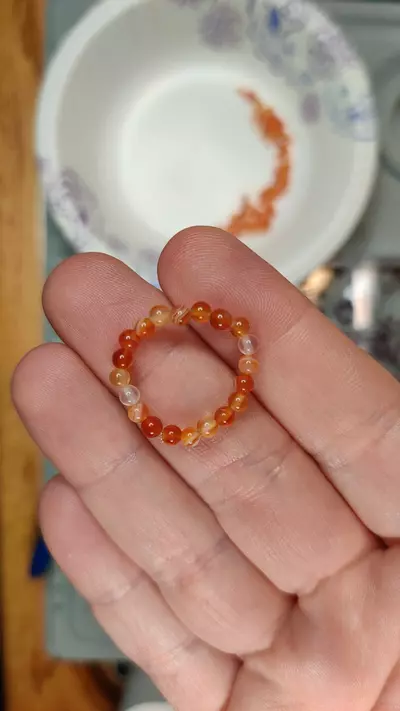 plant/4mm Banded Carnelian Stretch Ring (Sz 8-9)-0-thumbnail