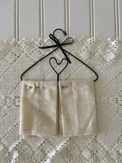 plant/Decorative linen-like wall hanging with horse-drawn buggy-3-thumbnail