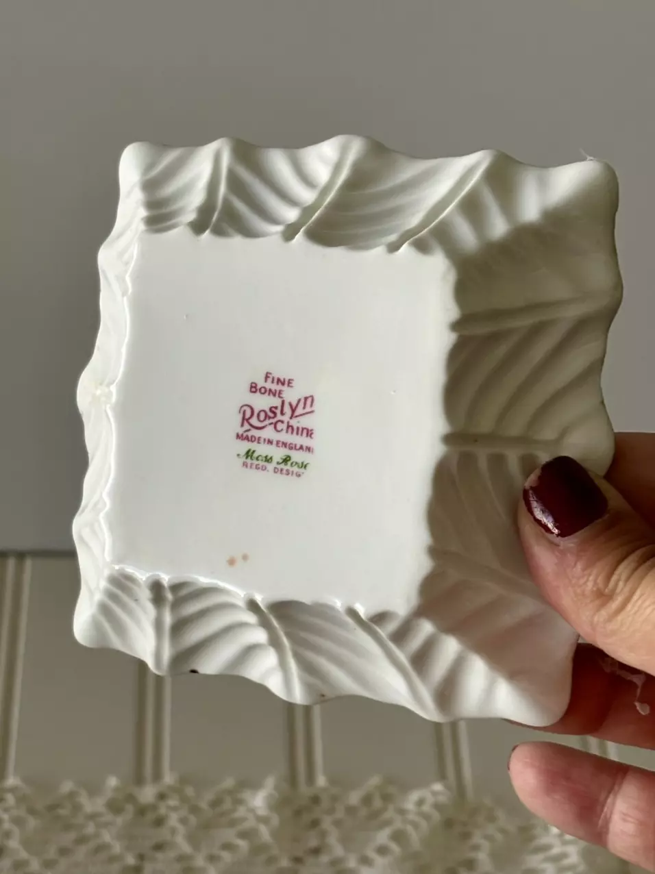 plant/Roslyn China 'Moss Rose' pattern porcelain trinket-1