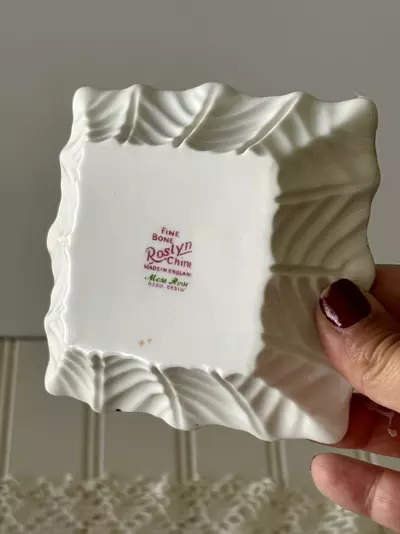 plant/Roslyn China 'Moss Rose' pattern porcelain trinket-1-thumbnail