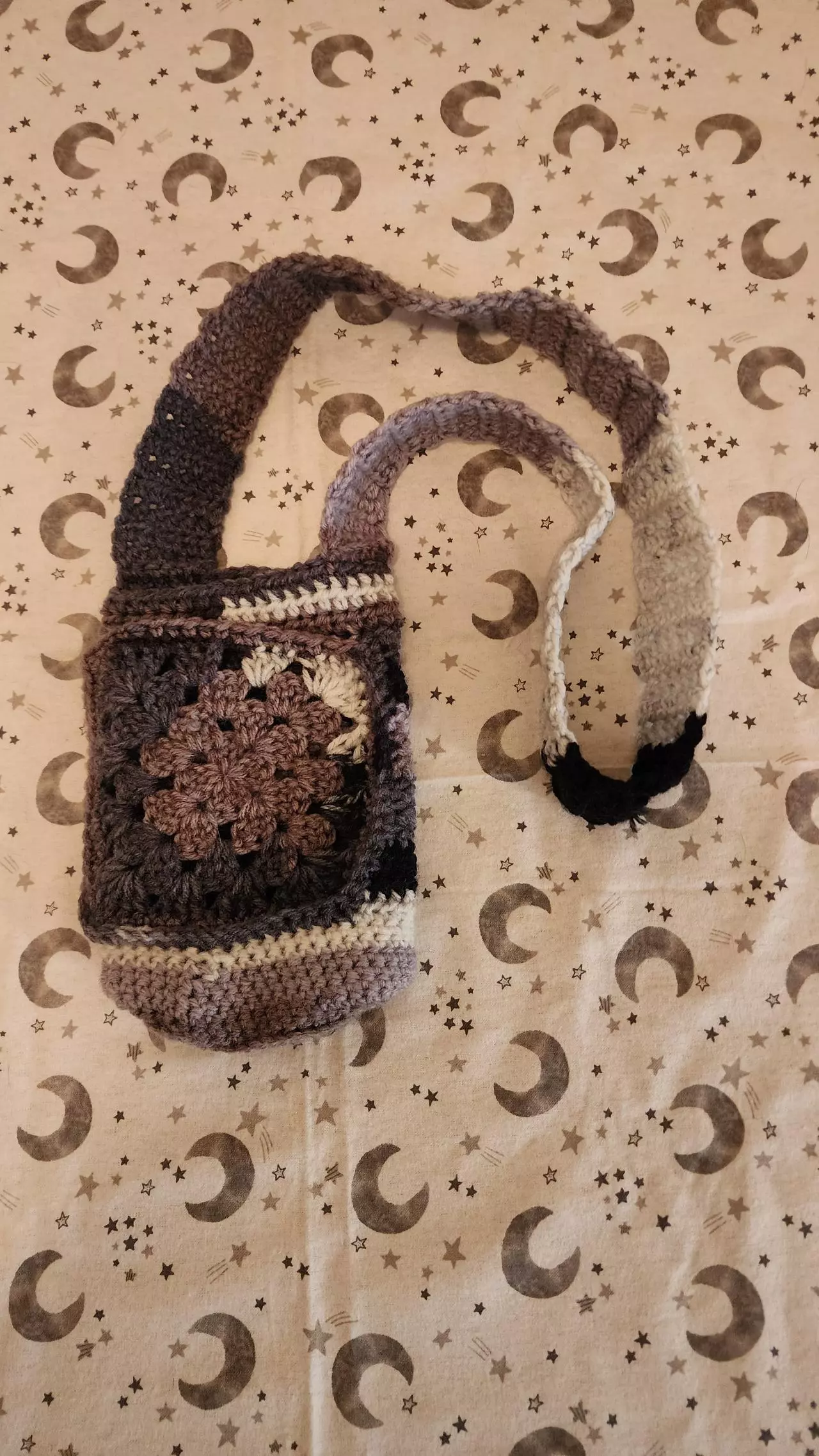 plant/Gray scale water bottle holder-0