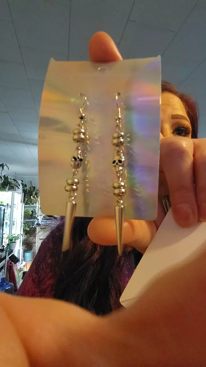 plant/DAGGER AND SKULL EARRINGS-0