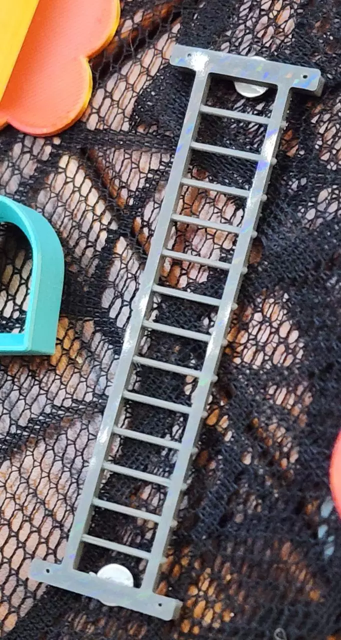 plant/Grey shorter ladder-0