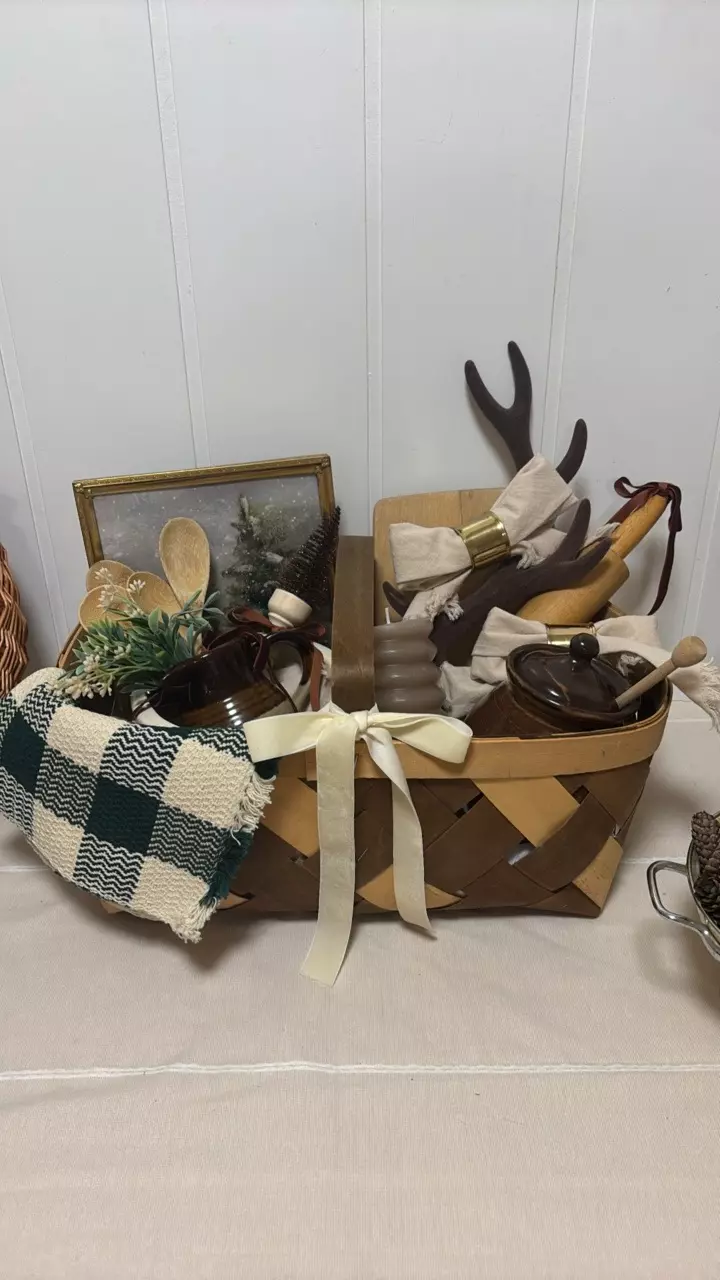 plant/large vintage gift basket-0